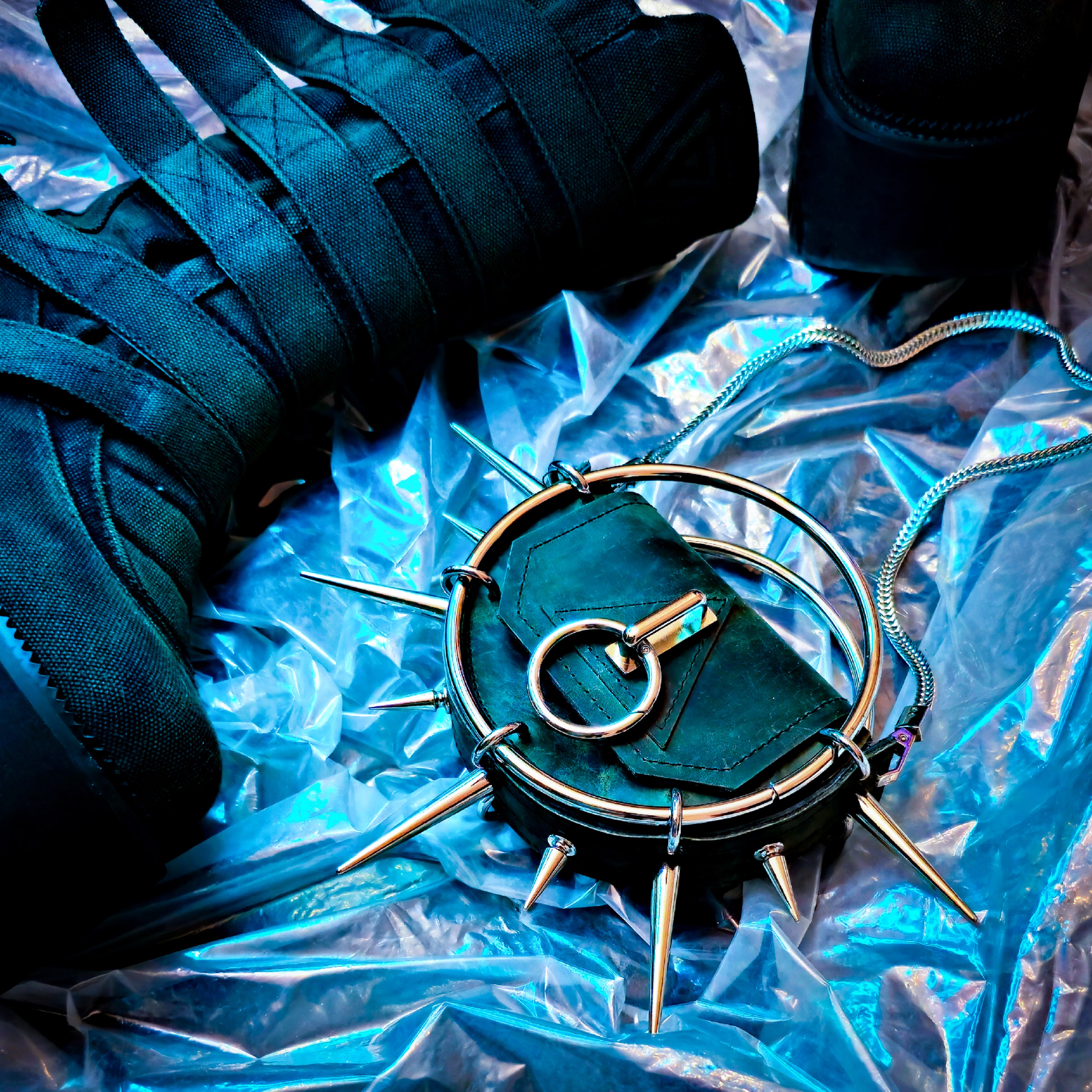 The stinger leather bag with spikes