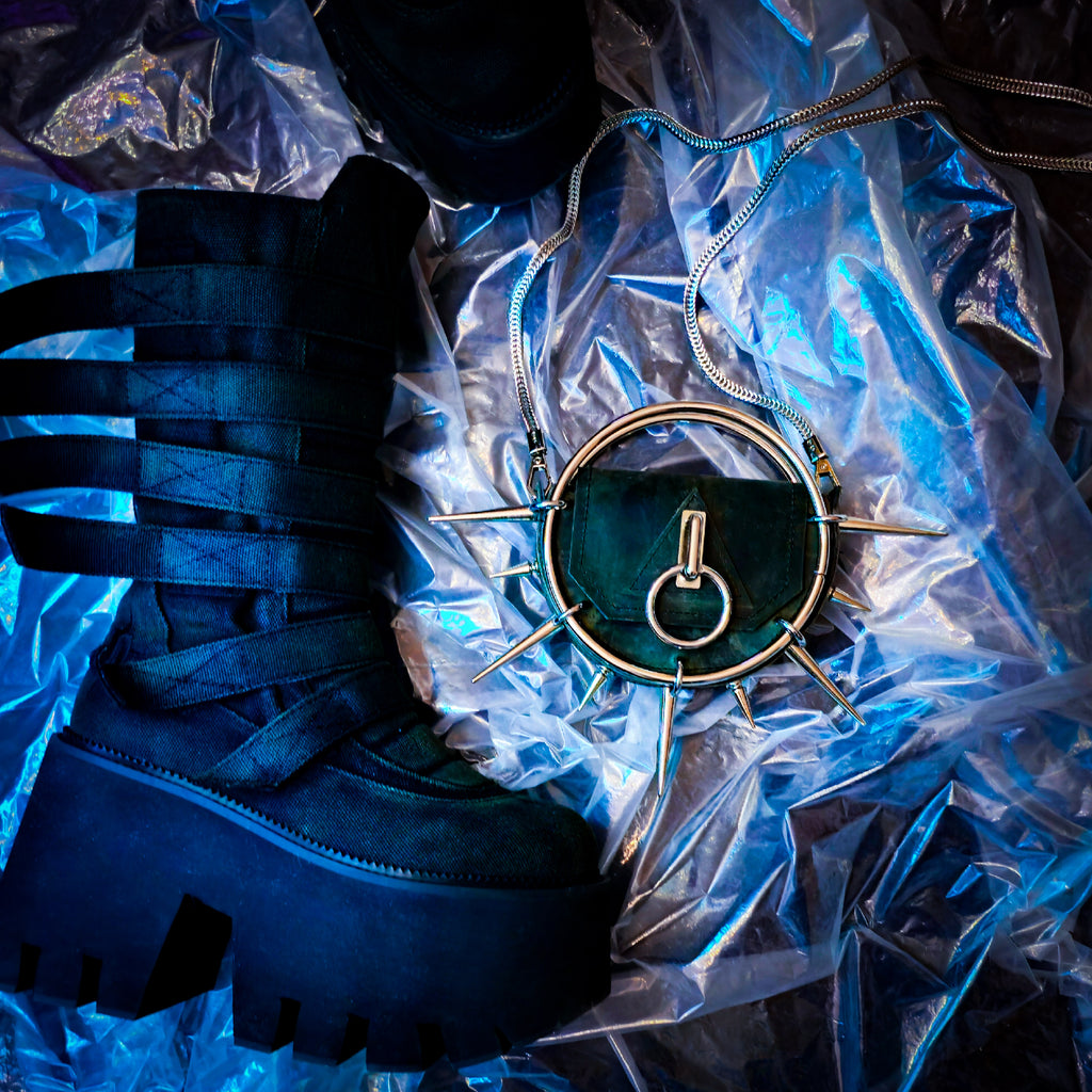 The stinger leather bag with spikes