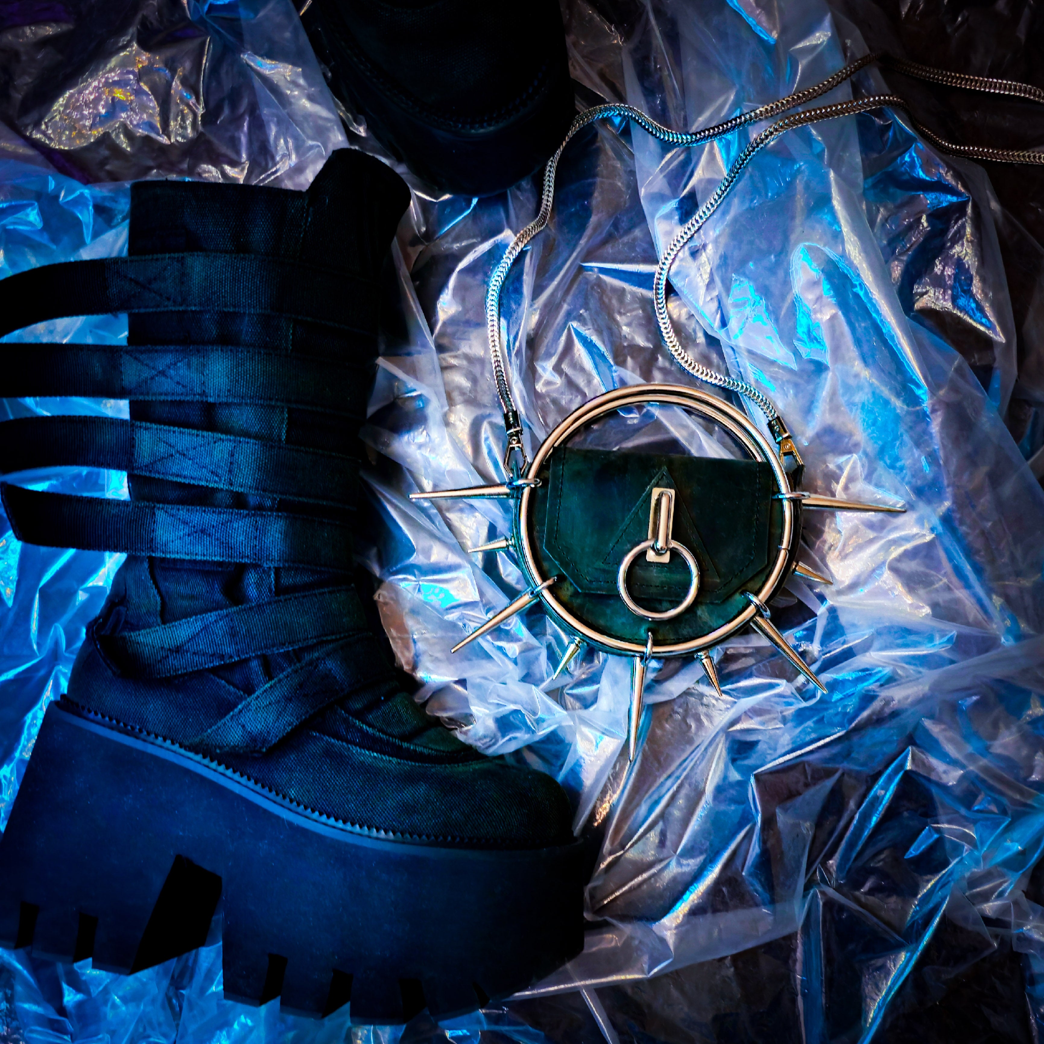 The stinger leather bag with spikes