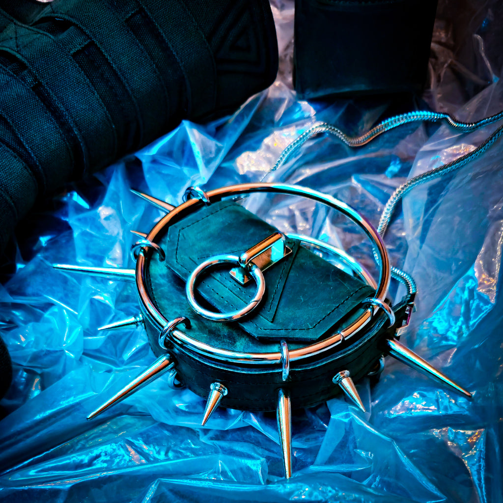 The stinger leather bag with spikes